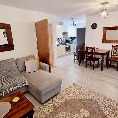 Spacious Two Bedroom Apartment With One Parking Space Тейм Екстер'єр фото