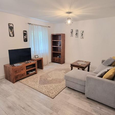 Spacious Two Bedroom Apartment With One Parking Space Тейм Екстер'єр фото