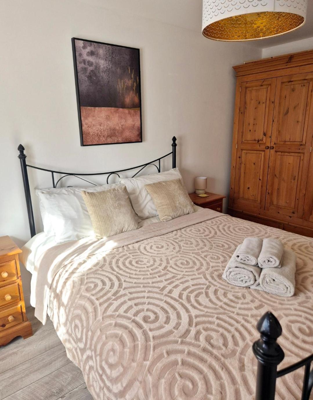 Spacious Two Bedroom Apartment With One Parking Space Тейм Екстер'єр фото